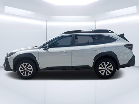 Certified 2025 Subaru Outback Premium AWD/4WD image 6