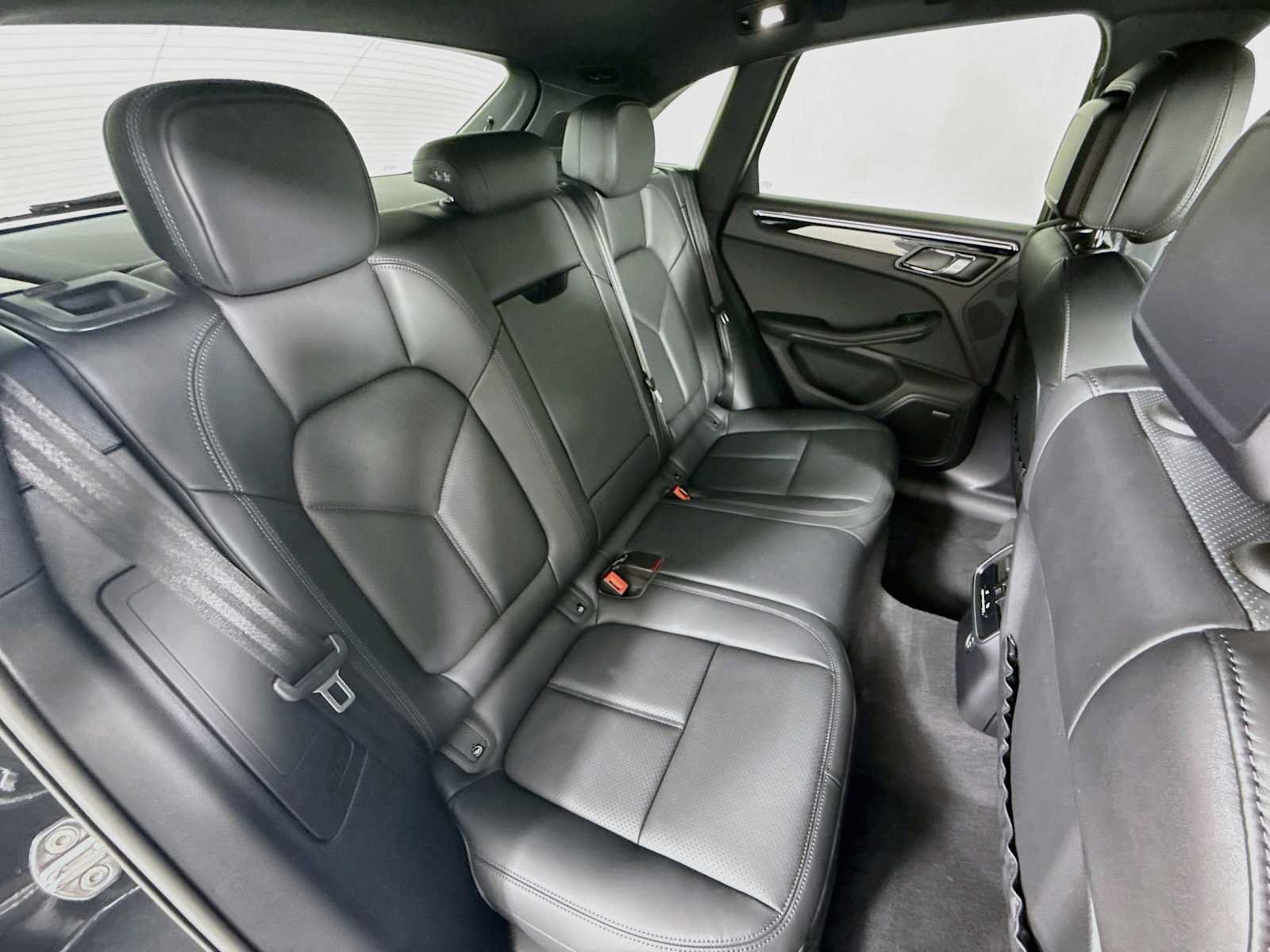 Used 2026 Porsche Macan AWD/4WD image 28