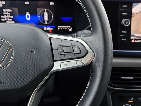 Certified 2022 Volkswagen Taos SE image 17