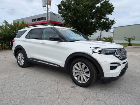 Used 2023 Ford Explorer Limited w/ Limited Technology Package RWD image 2
