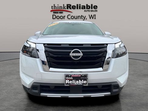 Used 2025 Nissan Pathfinder Platinum image 9