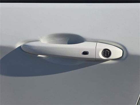 Used 2018 Jeep Compass Limited w/ Navigation Group image 8