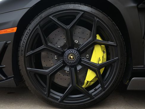 Used 2019 Lamborghini Aventador SVJ image 40