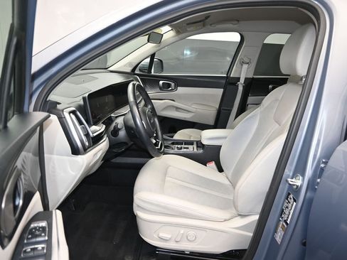 Used 2024 Kia Sorento S FWD image 13