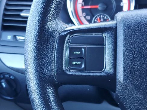 Used 2020 Dodge Grand Caravan SE image 11