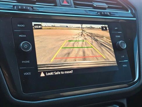 Used 2021 Volkswagen Tiguan SE R-Line image 15