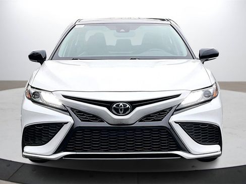 Used 2022 Toyota Camry XSE image 3