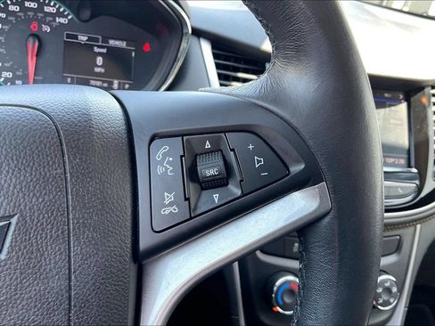 Used 2022 Chevrolet Trax LT w/ LT Convenience Package AWD/4WD image 19
