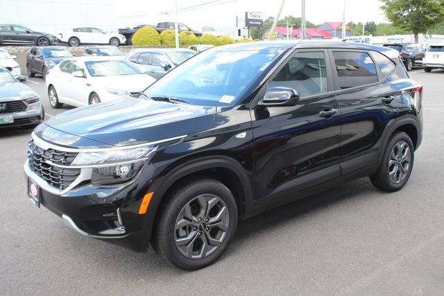 Certified 2025 Kia Seltos LX AWD/4WD image 2