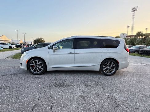 Used 2017 Chrysler Pacifica Limited FWD image 8