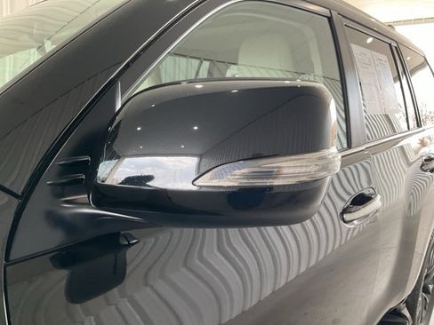 Used 2023 Lexus GX 460 Premium w/ Premium Package image 3