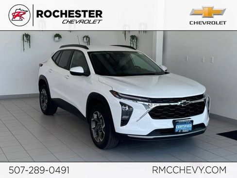 Certified 2025 Chevrolet Trax LT w/ LT Convenience Package FWD image 1