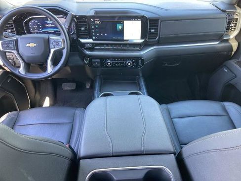 Used 2025 Chevrolet Silverado 2500 LTZ w/ LTZ Convenience Package image 16