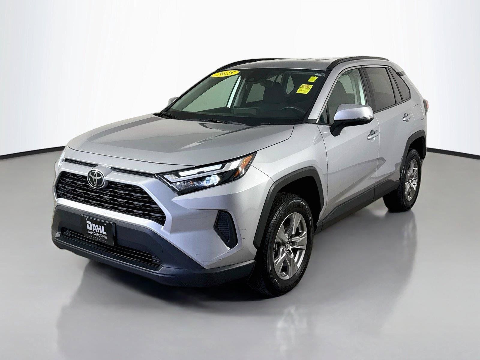 Used 2025 Toyota RAV4 XLE AWD/4WD image 4