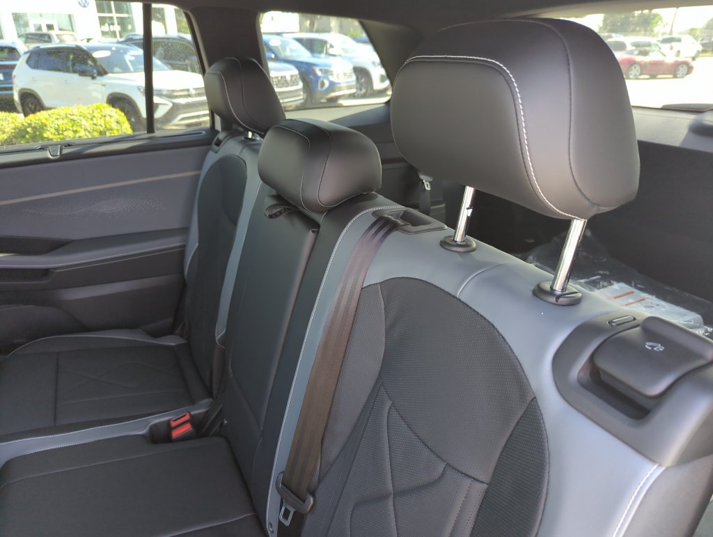New 2027 Volkswagen Atlas SEL R-Line AWD/4WD image 30