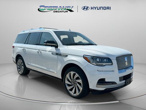 Used 2023 Lincoln Navigator Reserve AWD/4WD image 1