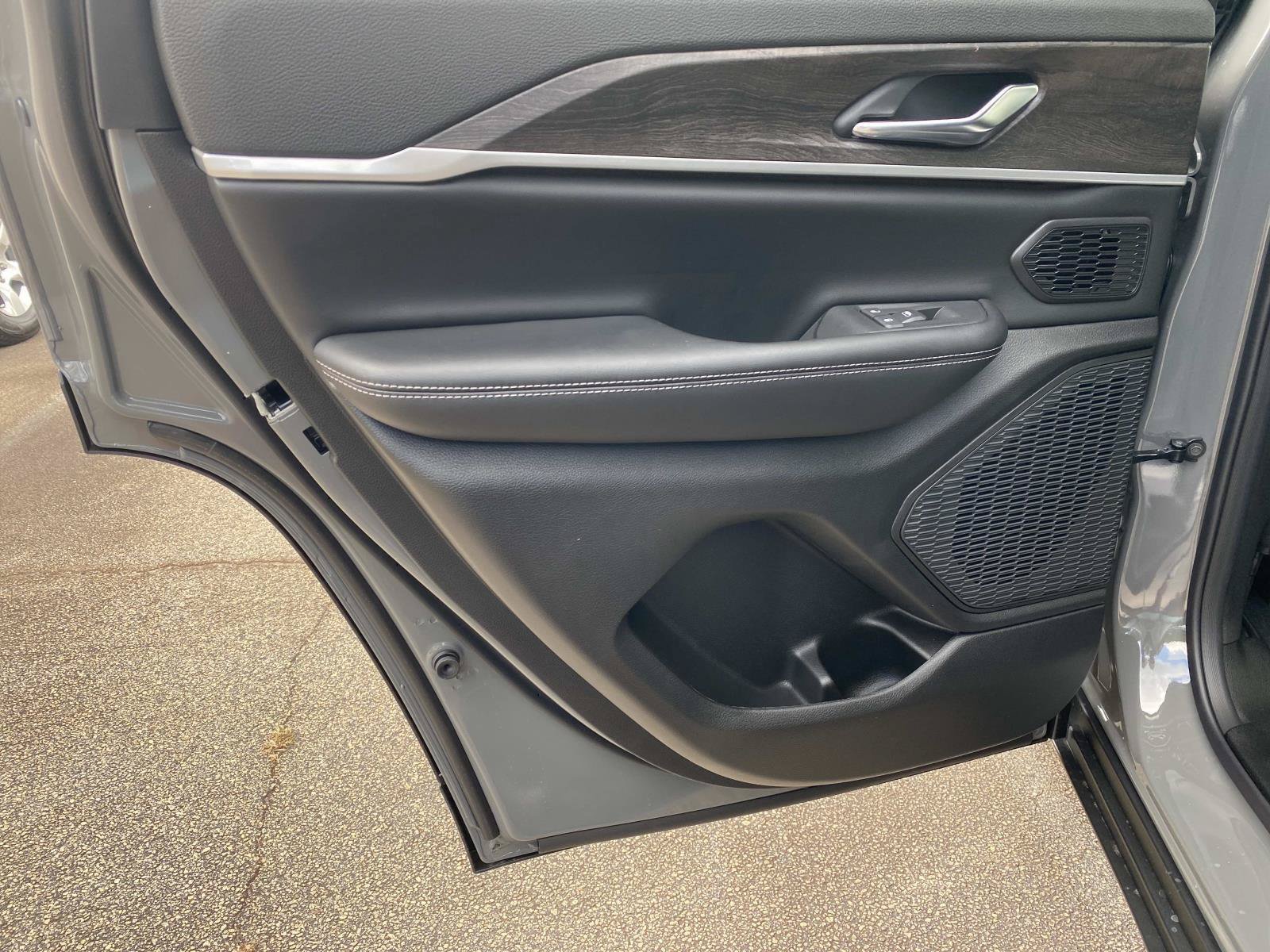 New 2027 Jeep Grand Cherokee Limited AWD/4WD image 9
