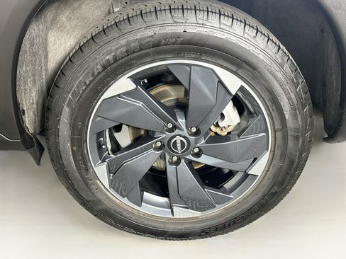 Used 2025 Nissan Rogue SV AWD/4WD image 11