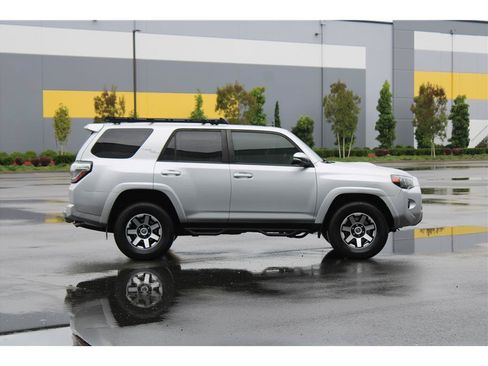 Used 2020 Toyota 4Runner TRD Off-Road Premium w/ Moonroof Package AWD/4WD image 4