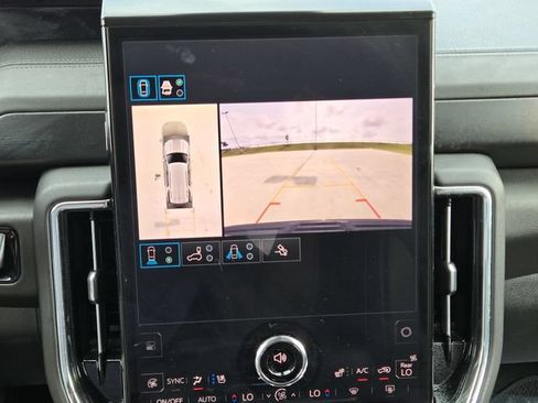 Used 2025 GMC Yukon Denali AWD/4WD image 18