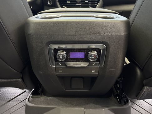 New 2026 Chevrolet Suburban RST w/ Comfort Package AWD/4WD image 30