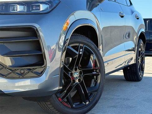 New 2026 Volkswagen Tiguan SE R-Line image 2