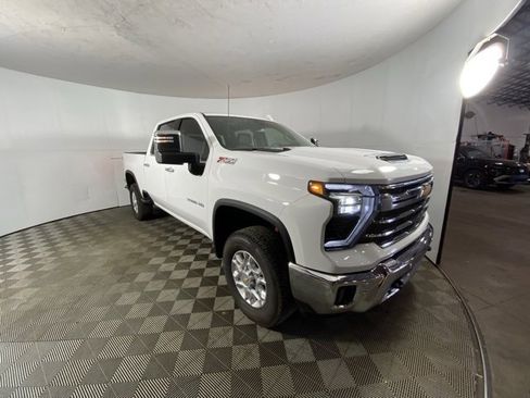Used 2025 Chevrolet Silverado 3500 LTZ w/ LTZ Convenience Package image 3