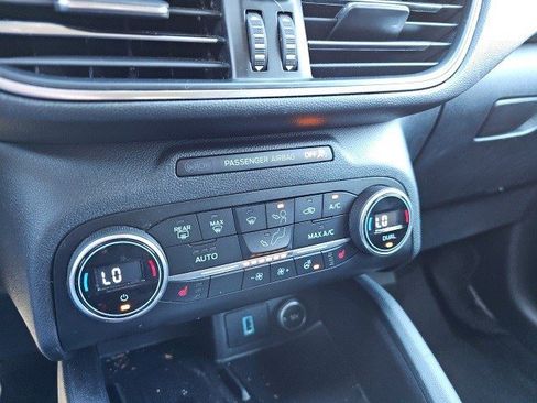 Used 2020 Ford Escape Titanium image 23