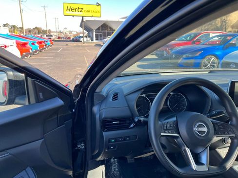 Used 2025 Nissan Sentra SV image 22