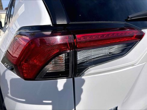 Used 2019 Toyota RAV4 XLE AWD/4WD image 30