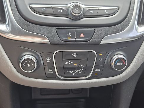 Used 2022 Chevrolet Equinox LS w/ LS Convenience Package FWD image 18