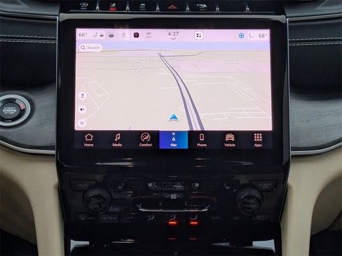 Used 2023 Jeep Grand Cherokee L Limited w/ Luxury Tech Group II image 19