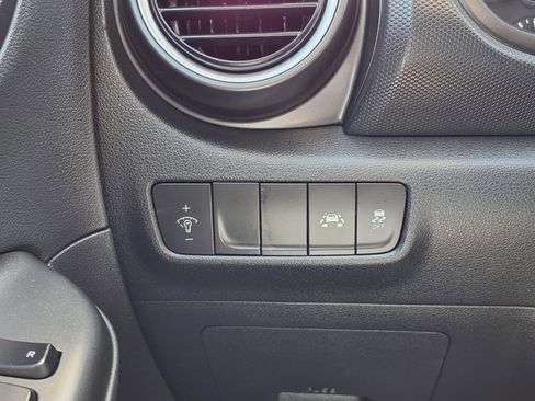 Used 2021 Hyundai Kona SE image 9