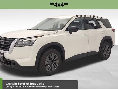 Used 2024 Nissan Pathfinder S image 3