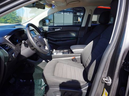 Used 2020 Ford Edge SE image 23