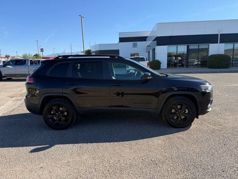 Used 2021 Jeep Cherokee Latitude Plus AWD/4WD image 4