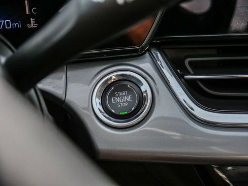 Used 2025 Chevrolet Trax LT FWD image 27