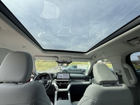 New 2026 Ford Explorer Platinum image 12