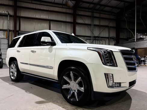 Used 2015 Cadillac Escalade Premium RWD image 1
