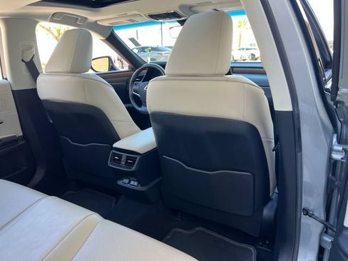 Used 2025 Lexus ES 350 w/ Premium Package FWD image 53