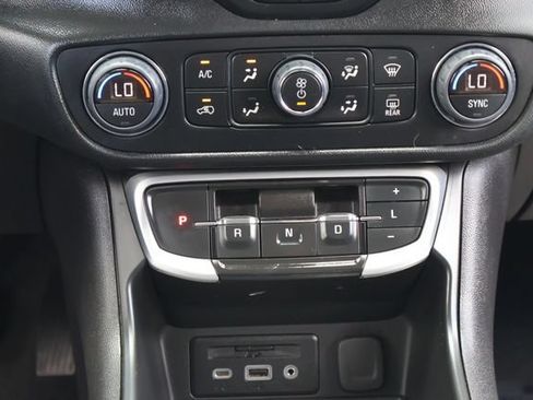 Used 2023 GMC Terrain SLE w/ Driver Convenience Package FWD image 18