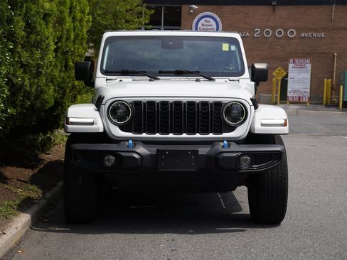 Used 2024 Jeep Wrangler Unlimited w/ LED Headlamp & Fog Lamp Group AWD/4WD image 11