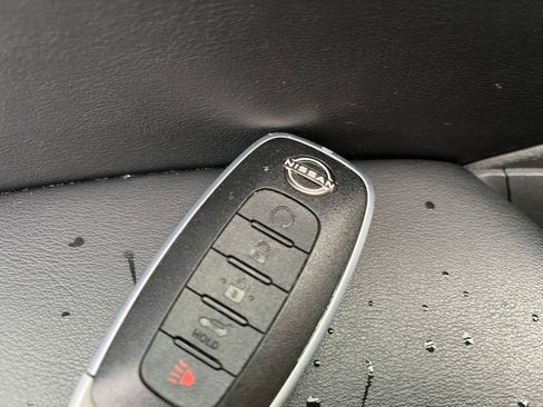 Used 2025 Nissan Rogue SV image 27