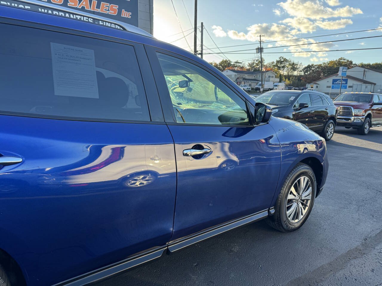 Used 2017 Nissan Pathfinder SV AWD/4WD image 10