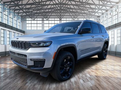 Used 2025 Jeep Grand Cherokee L Limited w/ Luxury Tech Group II AWD/4WD image 7