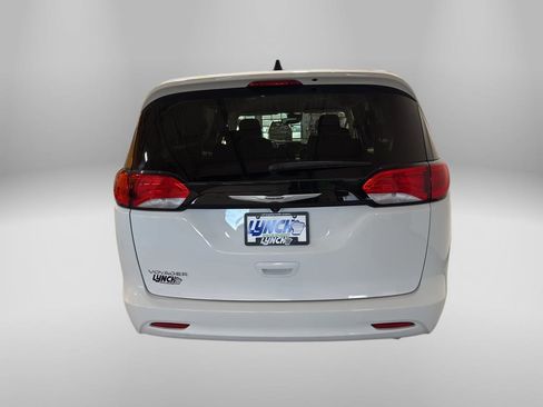 Used 2024 Chrysler Voyager LX image 4