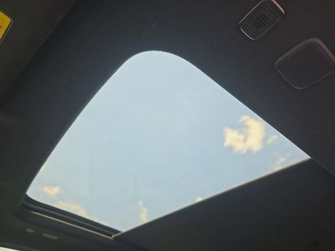 Used 2023 Toyota Tundra Platinum AWD/4WD image 2