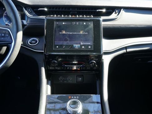 Used 2024 Jeep Grand Cherokee Laredo image 24