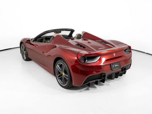 Used 2019 Ferrari 488 Spider RWD image 5