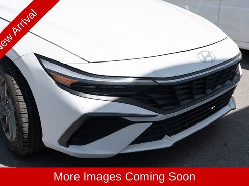 Used 2024 Hyundai Elantra SEL FWD image 7